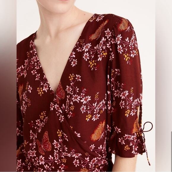 Madewell Women's Tie-Sleeve Wrap Top Burgundy Butterfly Print Size 0 - Picture 3 of 8